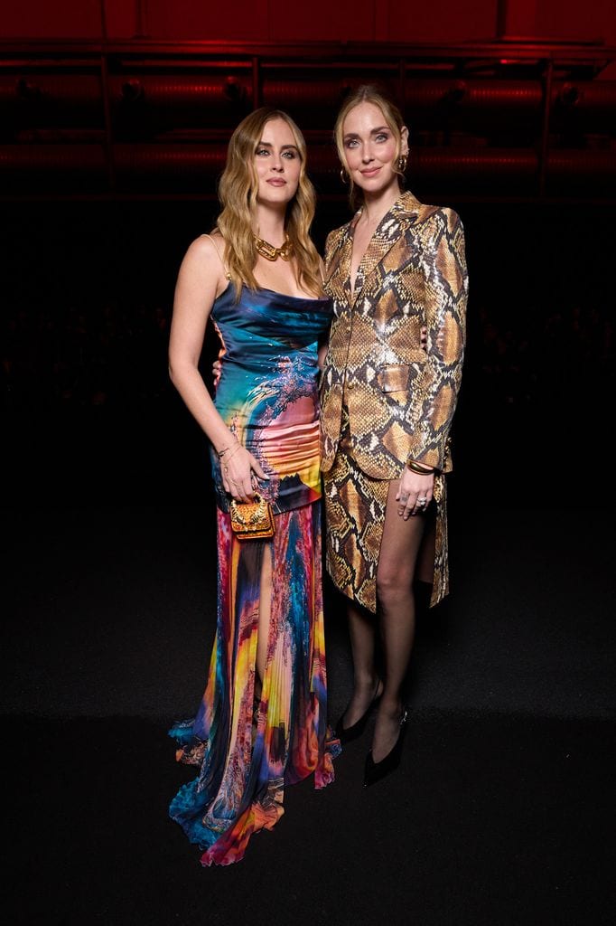 Valentina y Chiara Ferragni en el desfile de Roberto Cavalli 