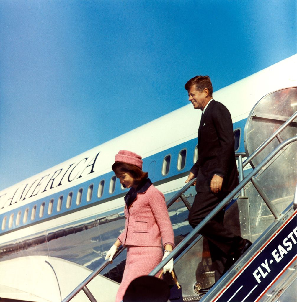 John F. Kennedy y Jacqueline Kennedy en Texas, el 22 de noviembre de 1963
 
