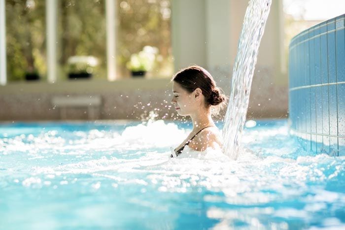 mujer en un spa