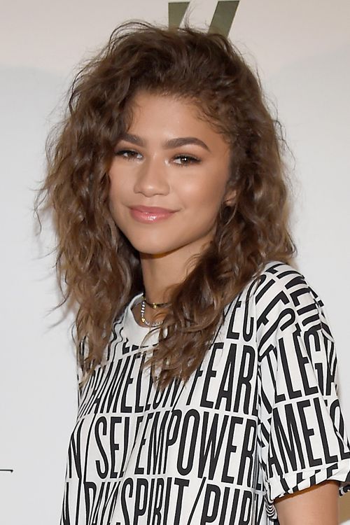 ¿Tienes el pelo rizado? Aprende a cuidarlo como Zendaya