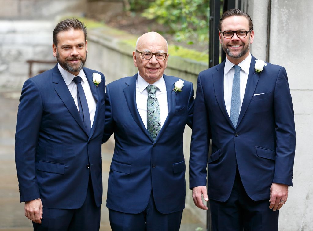 Rupert Murdoch junto a sus hijos Lachlan Murdoch y James Murdoch 