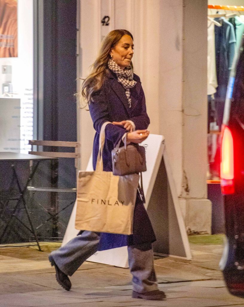 La princesa Kate usó un atuendo informal muy abrigador.