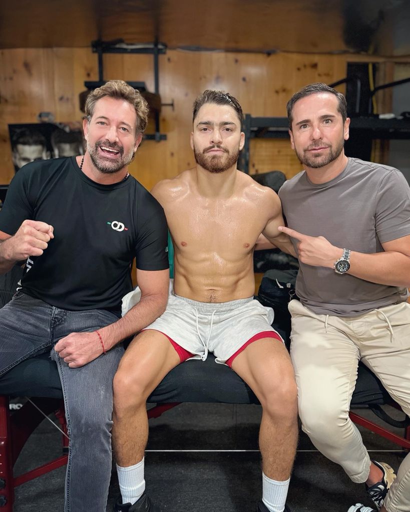 Gabriel Soto se dejó ver muy feliz junto al boxeador Óscar Duarte.