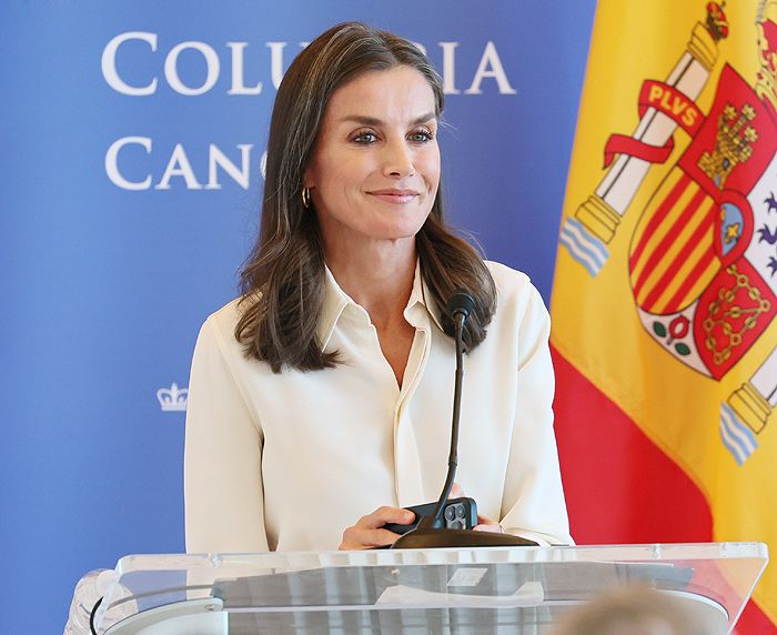 La reina Letizia dando un discurso