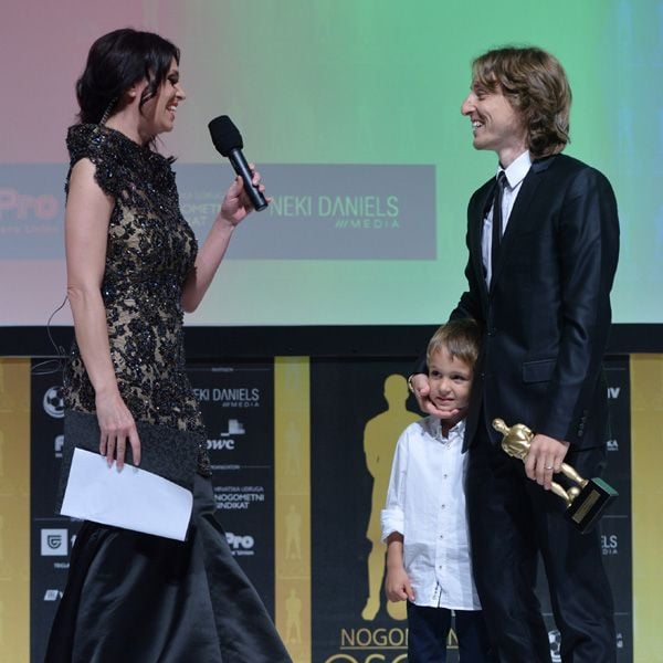 El jugador del Real Madrid recibió el Oscar al mejor futbolista croata del año bajo la orgullosa mirada de su hijo Ivano
