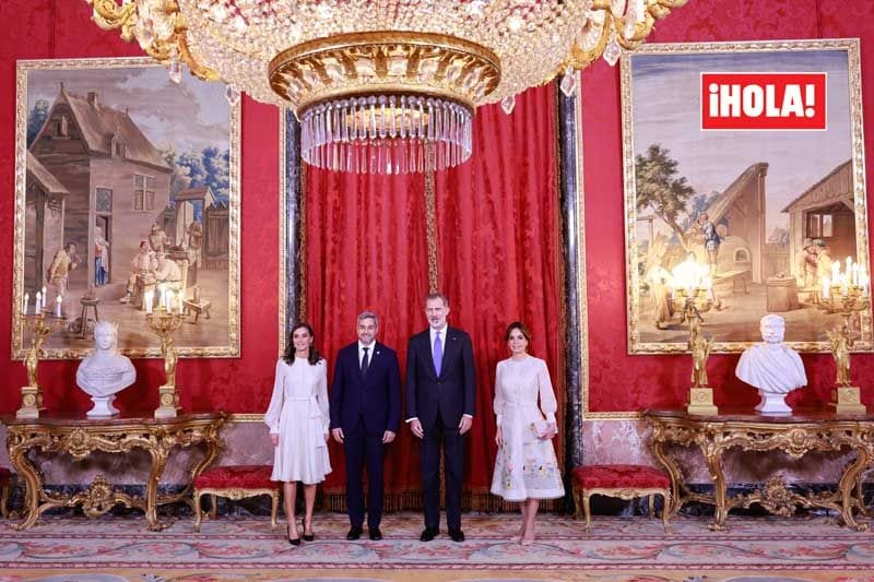 Don Felipe y doña Letizia con el presidente de Uruguay y la primera dama