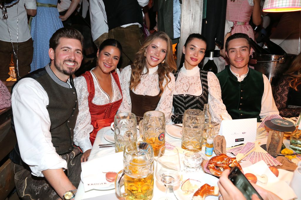 Ed Westwick y Amy Jackson. Munich 2024