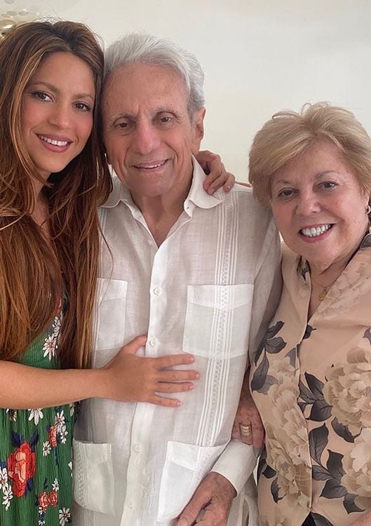 Shakira con sus padres 