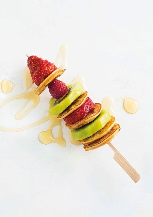 brocheta fruta pancakes