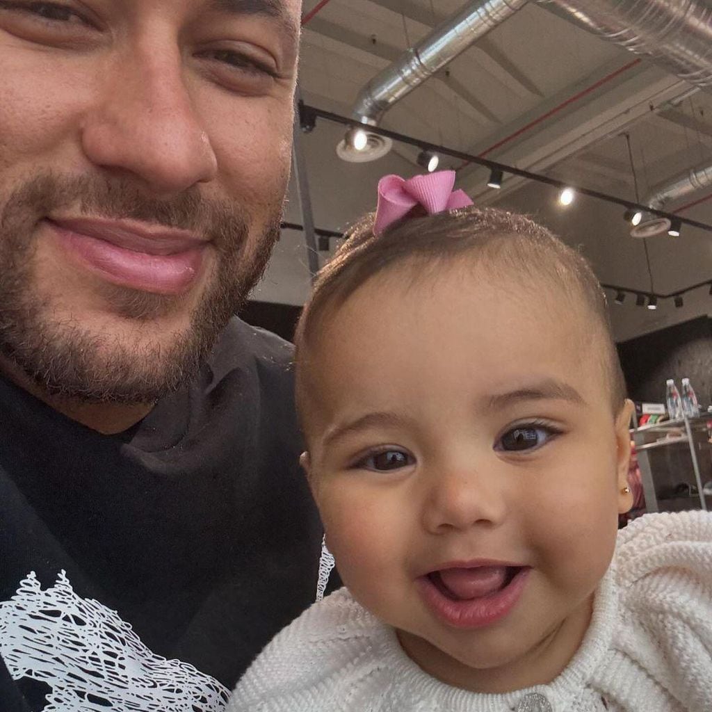 Neymar y su hija Mavie