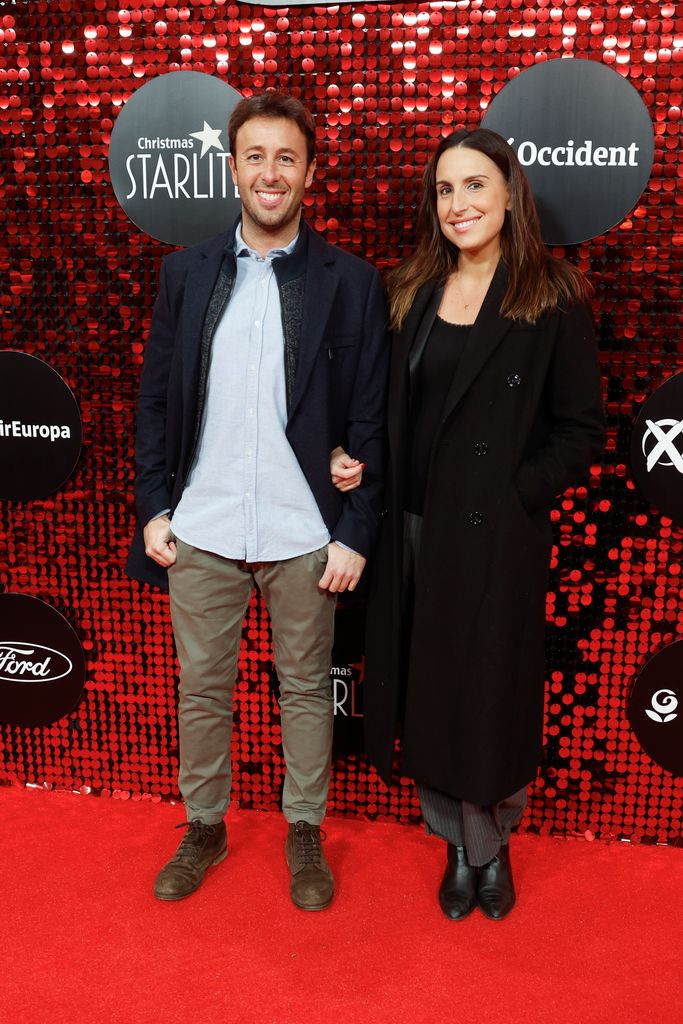 Matías Prats Jr. y Claudia Collado en el photocall de Starlite Christmas Festival en Madrid