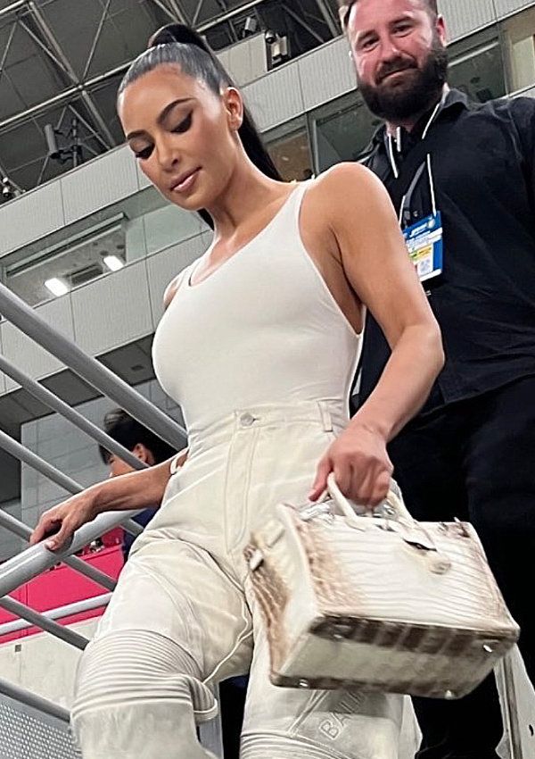 Kim Kardashian con el bolso Hermès Himalaya Birkin 