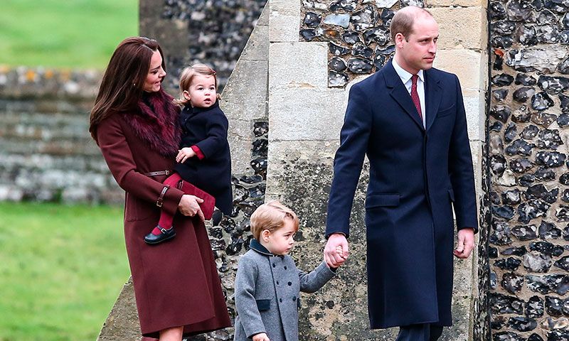 los duques de cambridge y su familia en la misa de navidad