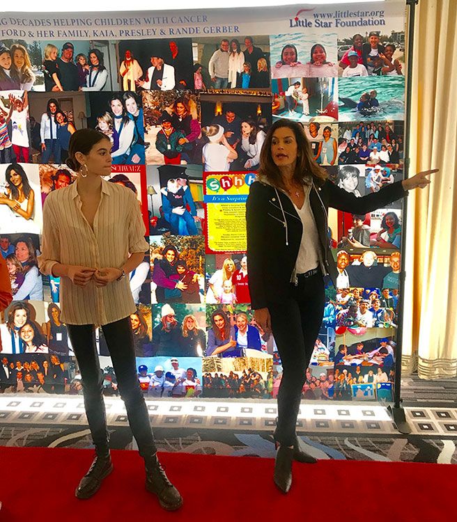 Cindy Crawford y Kaia Gerber en el acto de la Little Start Foundation