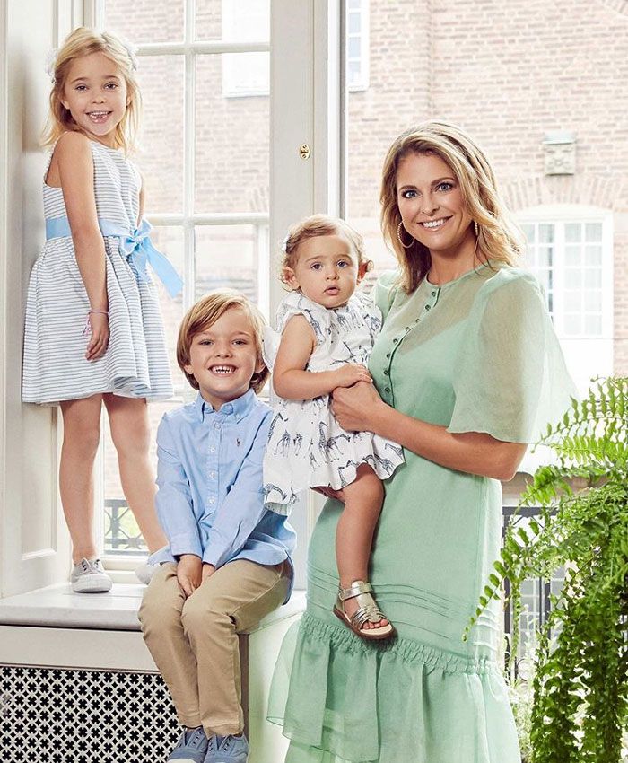 Magdalena de Suecia junto a sus tres hijos 