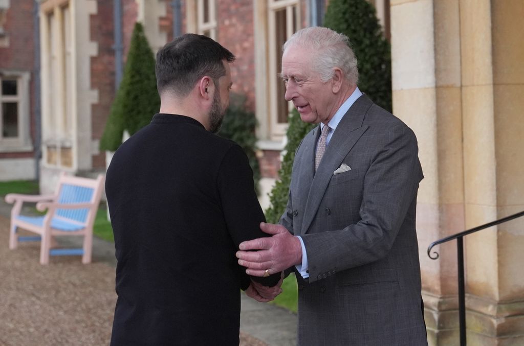 Carlos III recibió cálidamente al presidente de Ucrania Volodymyr Zelensky en Sandringham, Norfolk