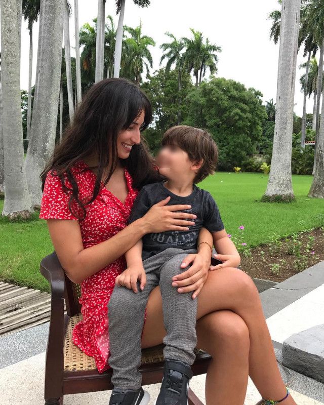 Rachel Valdés y su hijo Máximo