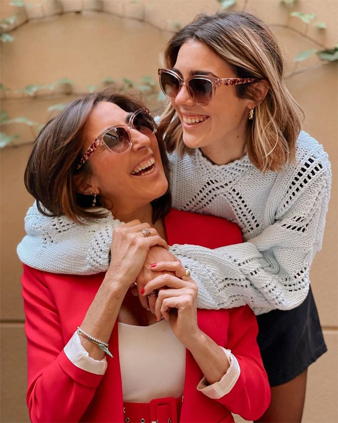 Anna Ferrer Padilla con su madre