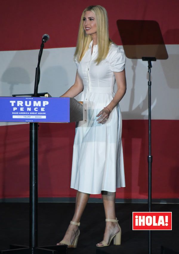 Ivanka Trump con vestido blanco