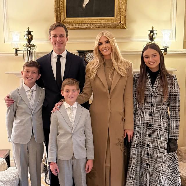 Ivanka Trump con su esposo y sus tres hijos