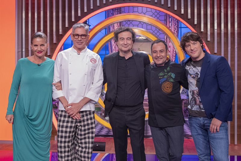 Boris Izaguirre y el cocinero Oscar Calleja, en MasterChef