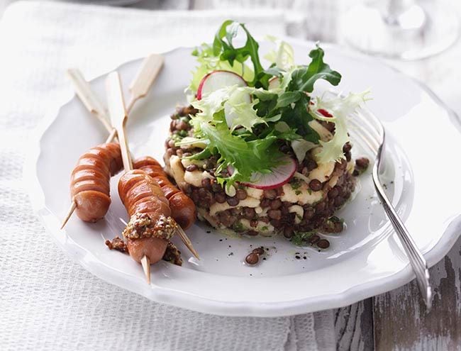 Ensalada de lentejas con pasta y salchicha vegetal