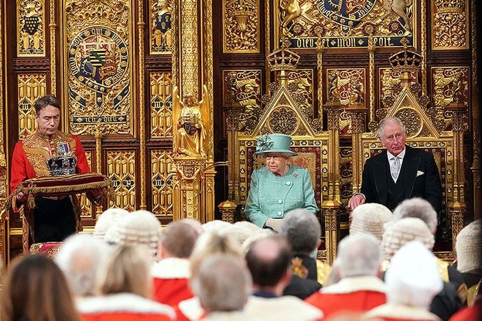 Isabel II en el Parlamento