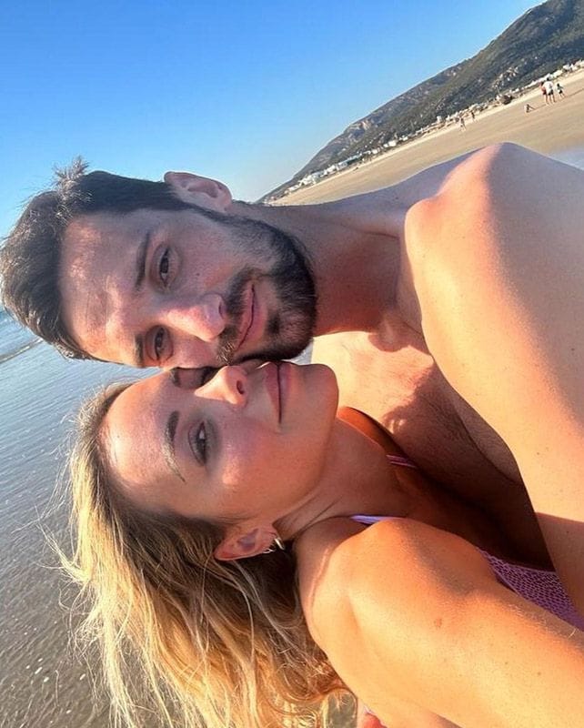 Sergio Rico con su mujer, Alba Silva 