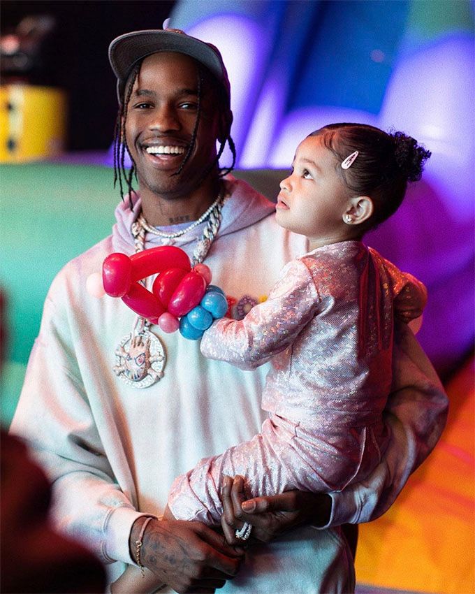 Travis y Stormi