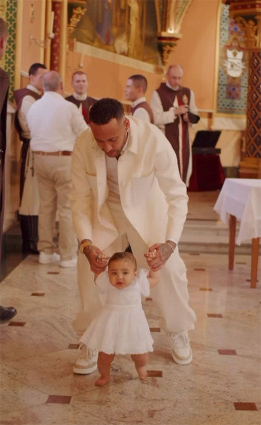 Neymar y Bruna Biancardi en el bautizo de su hija