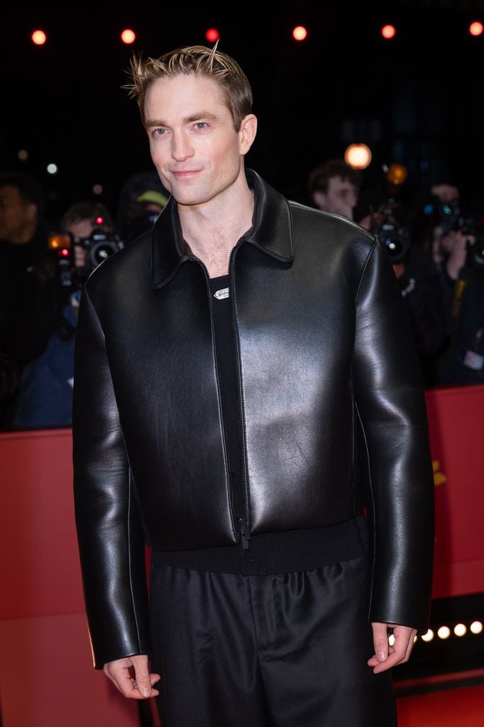 Pattinson reinterpreta el ´wet-look´.