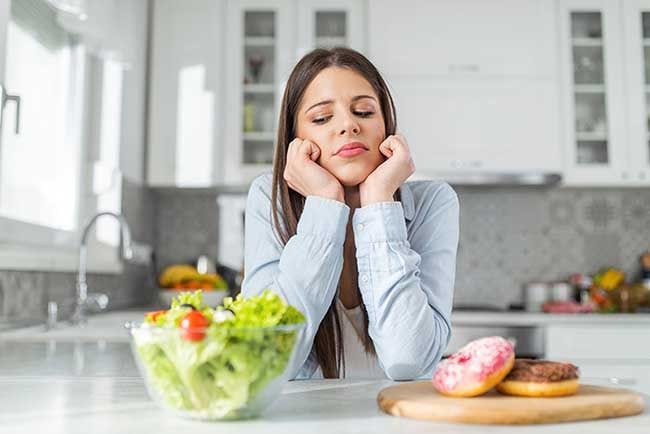 Seguir una dieta vegana no implica que vayas a adelgazar