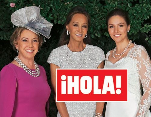 Isabel Preysler, invitada a la boda de Sylvia Schwartz, posa con la novia y su madre, Ana Bravo