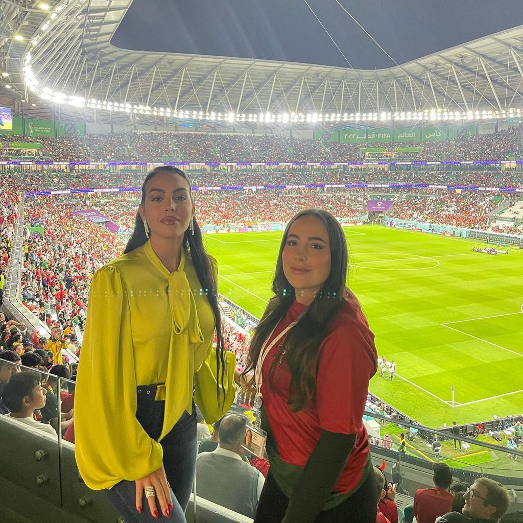 Georgina Rodríguez con su hermana Ivana en el partido de Portugal contra Corea del Sur.