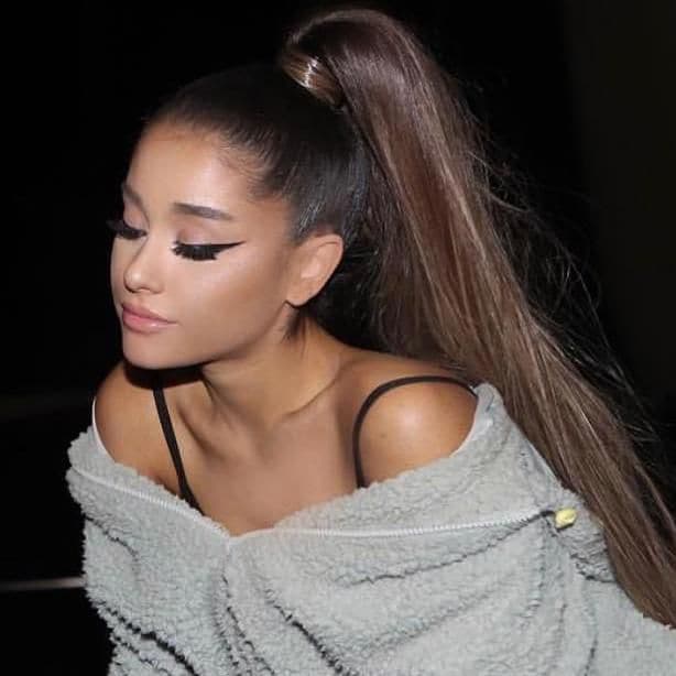 Ariana Grande es un ícono del delinado cat eye