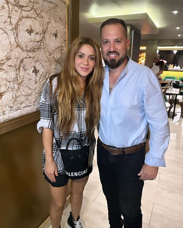 Shakira junto a su amigo Edgar Puccini