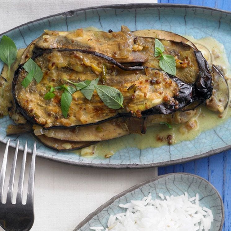 Curry de berenjena y leche de coco con arroz basmati
