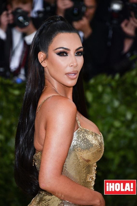 kim-kardashian-met-hola