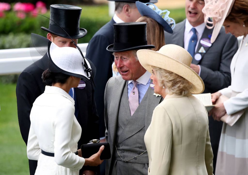 Los reyes Carlos y  Camilla con los duques de Sussex