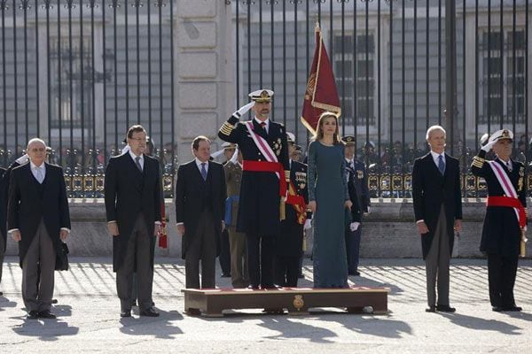 Esta ha sido la primera vez en 38 años que el rey Juan Carlos no asiste a la Pascua Militar, dediendo el testigo y el protagonismo a su hijo
