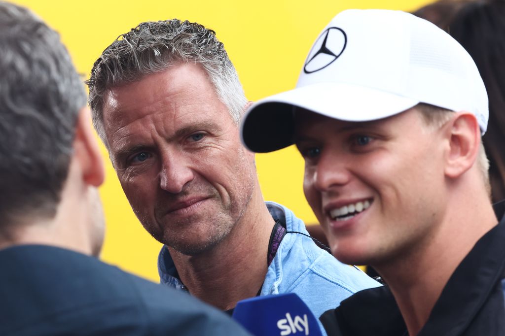 Ralf Schumacher y su sobrino Mick Schumacher en el Gran Premio de Países Bajos en 2024