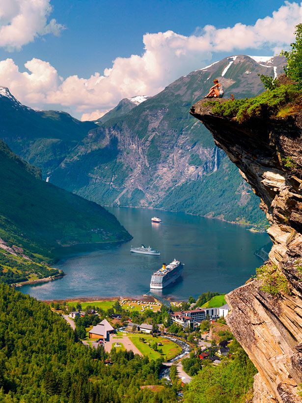 Flydaldjuvet Geiranger fiordo noruega