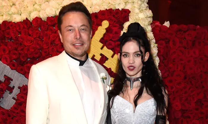 Elon Musk y Grimes, madre de sus dos hijos pequeños