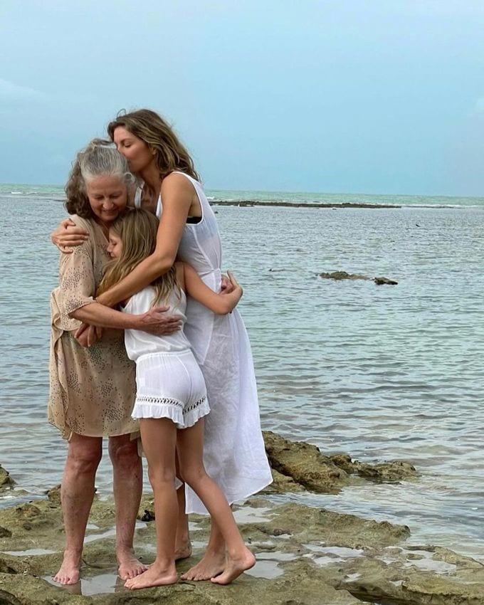 Gisele Bündchen con su madre Vania y su hija 