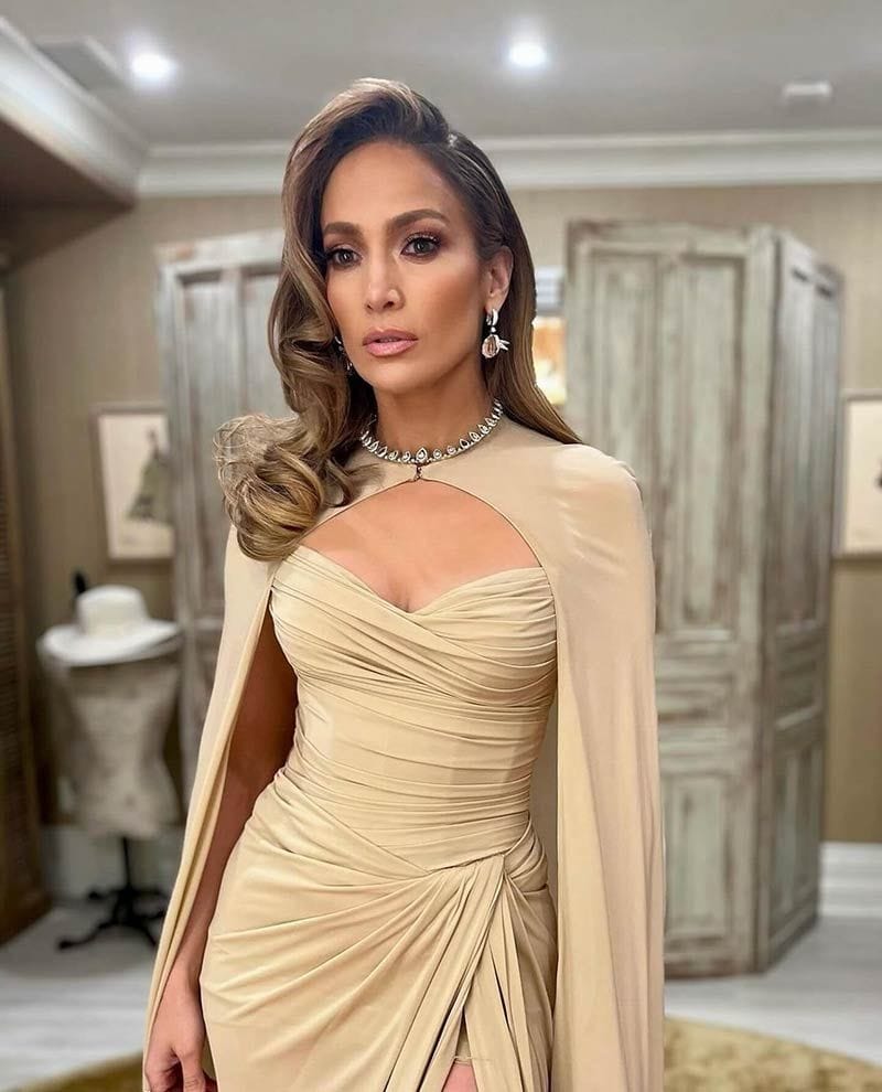 jennifer-lopez-vestido-capa