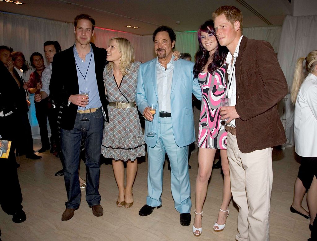 Guillermo y Hary with Natasha Bedingfield, Joss Stone and Tom Jones at the party after the concert