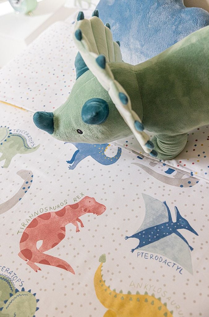 Ropa de cama infantil con estampados de dinosaurios