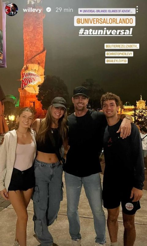 William Levy ha viajado a Orlando junto a Elizabeth Gutiérrez y sus dos hijos