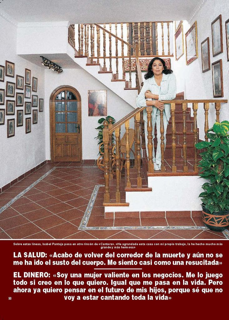 Isabel Pantoja posa en Cantora en 2001