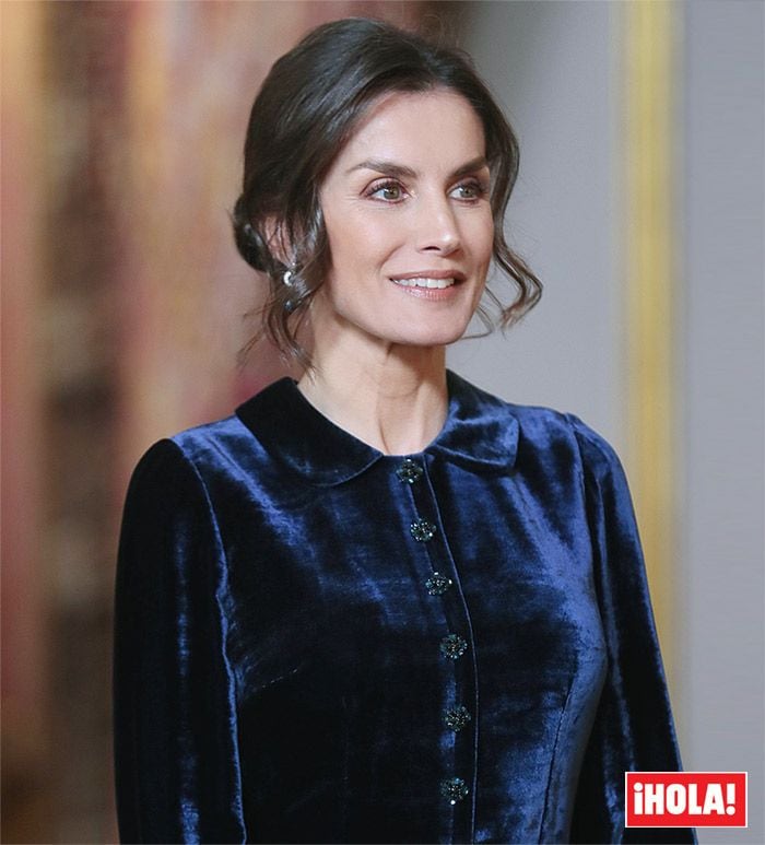 La reina Letizia sorprende con un nuevo peinado 'messy'